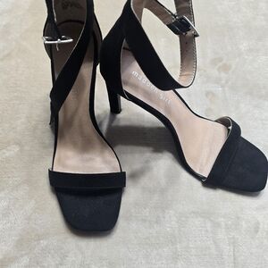 Madden Girl Black Ankle Strap Sandals Sz 9
